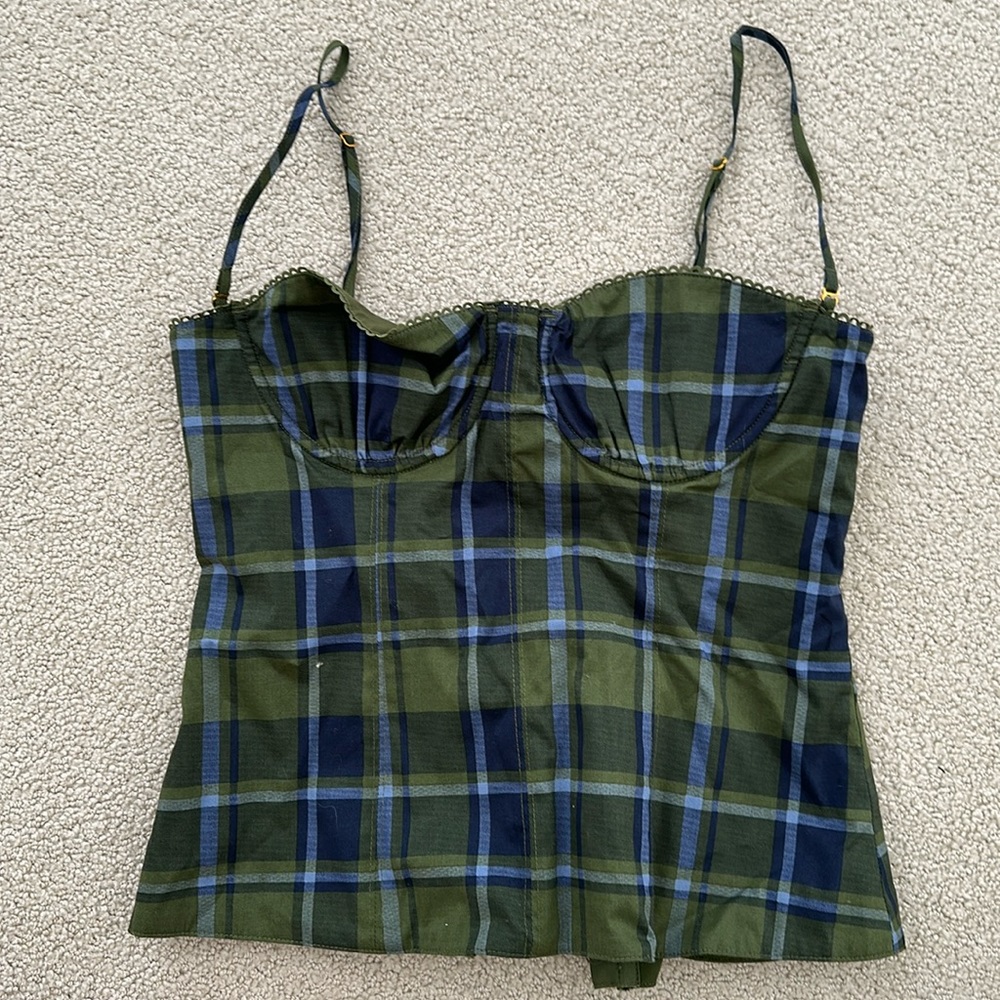 We wore what size 6 underwire corset. BNWT.